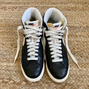 Nike Blazer Black & White Size 8